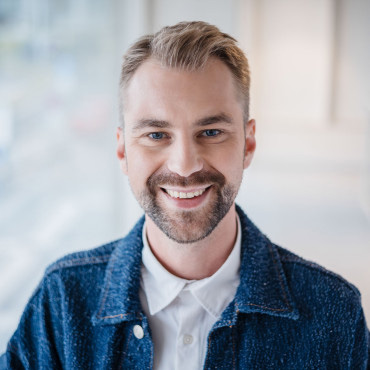 <p><span style="font-weight: 400;">Václav Rambousek<br />
</span><span style="font-weight: 400;">PR & influence director<br />
</span><span style="font-weight: 400;"><strong>Tel:</strong> +420 606 061 464<br />
</span><strong>Email: </strong><a href="mailto:vaclav.rambousek@ogilvy.com"><span style="font-weight: 400;">vaclav.rambousek@ogilvy.com</span></a></p>
